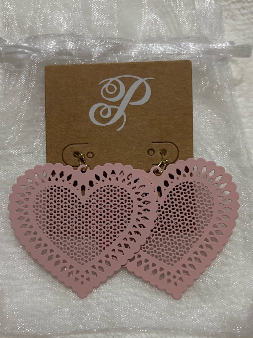 🩷NWT Plunder Pink Heart Lace Drop Earrings